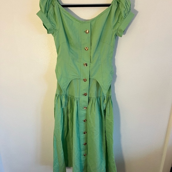 NWT HOUSE OF SUNNY
RUSTIC COLD SHOULDER SUNDRESS - GRASS
GREEN, size 4 - Picture 4 of 7